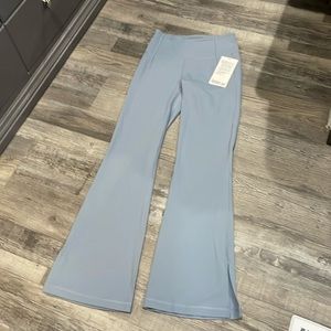 NWT groove high rise split hem flare legging chambray color